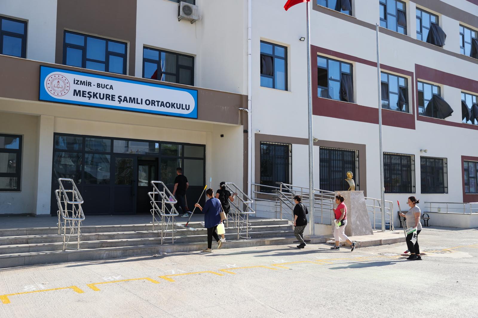 Buca Belediyesi, okullarda yaşanan temizlik sorununa el attı