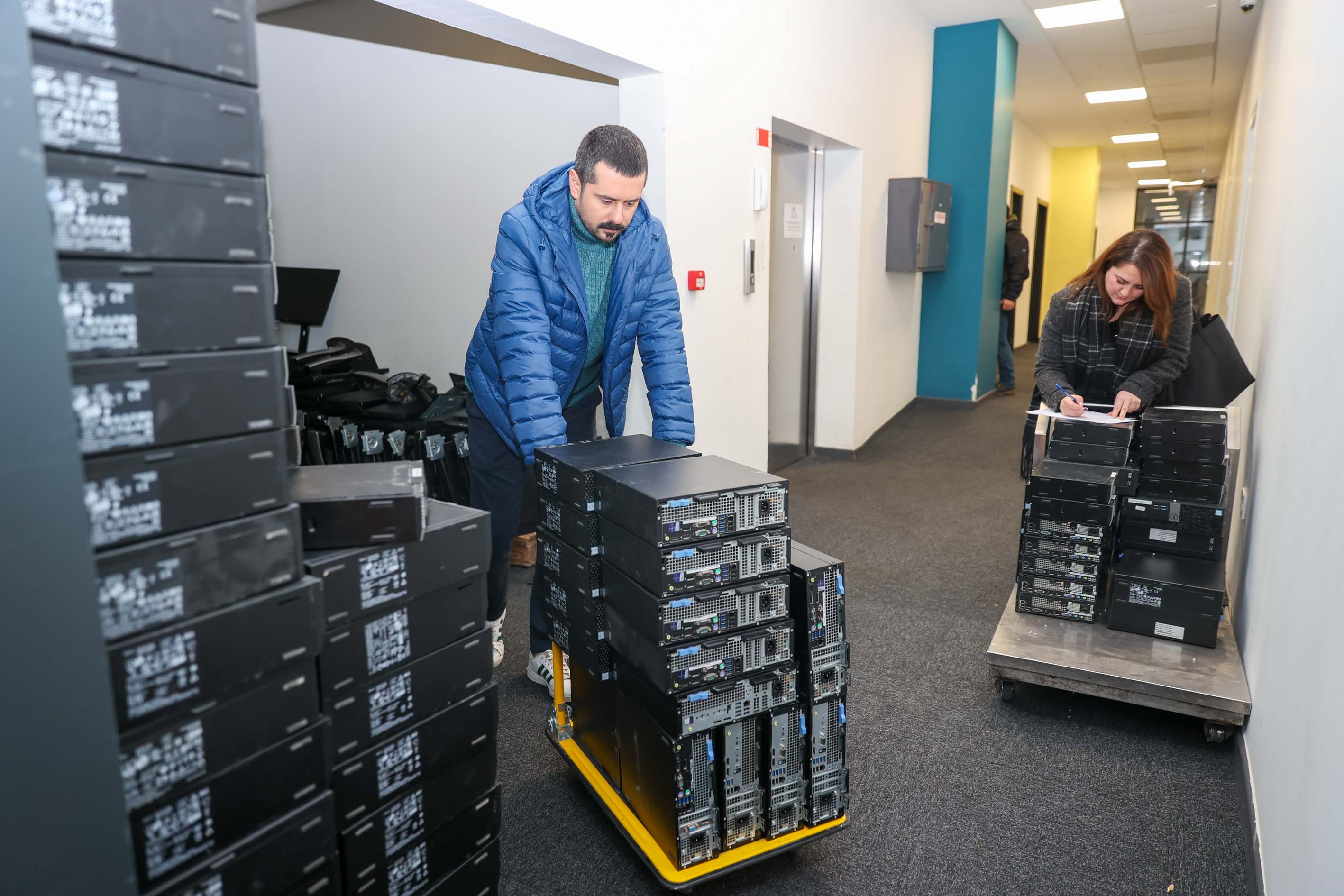 Buca’da Atık Elektrikli ve Elektronik Eşyalar Geri Dönüşüme Kazandırılıyor