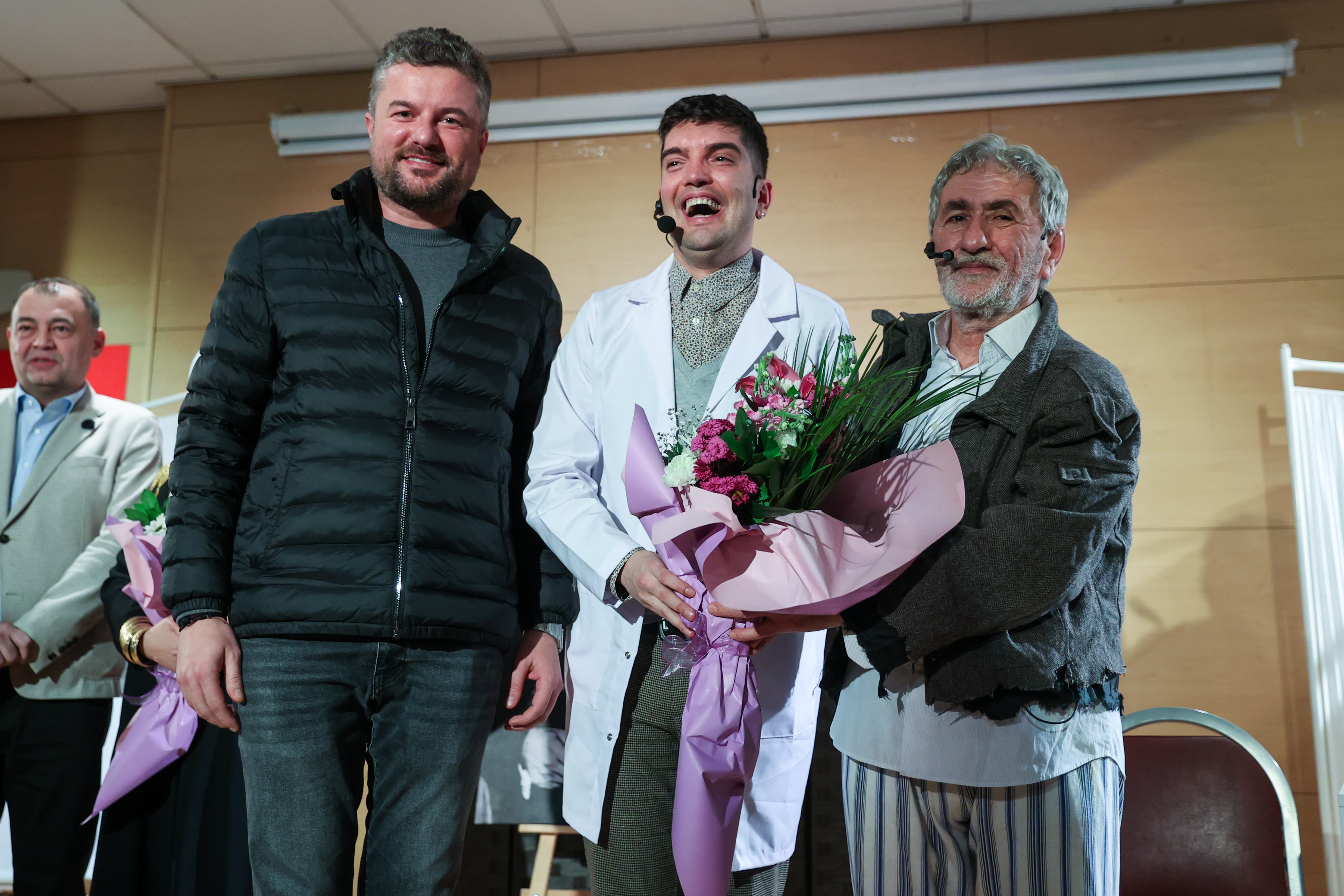 Buca’da sahnelenen Taksiratli Şekibe Oyunu İzleyenlerden Tam Not Aldı