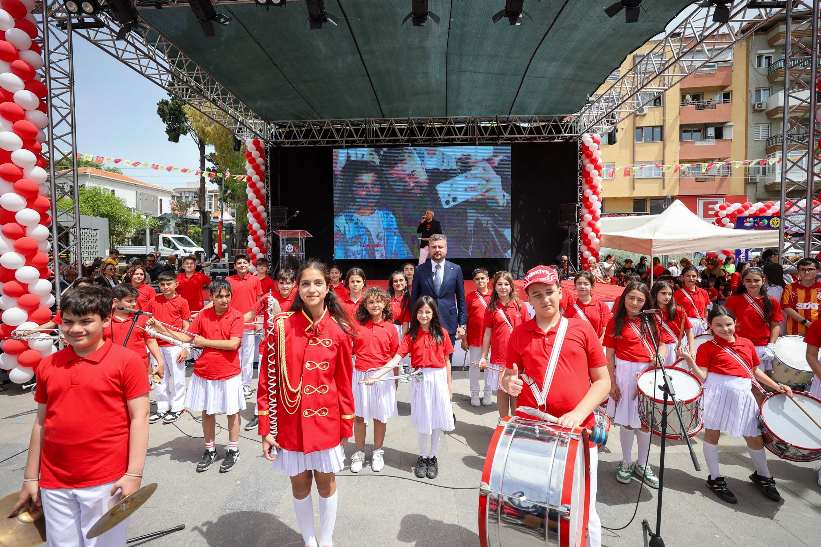 Buca’da 23 Nisan’a Yakışır Kutlama