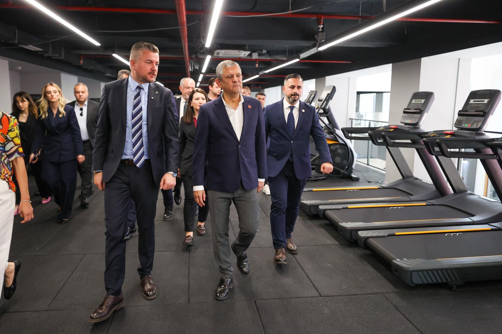 CHP Lideri Özgür Özel, Buca’daki İki Büyük Yatırımı Ziyaret Etti