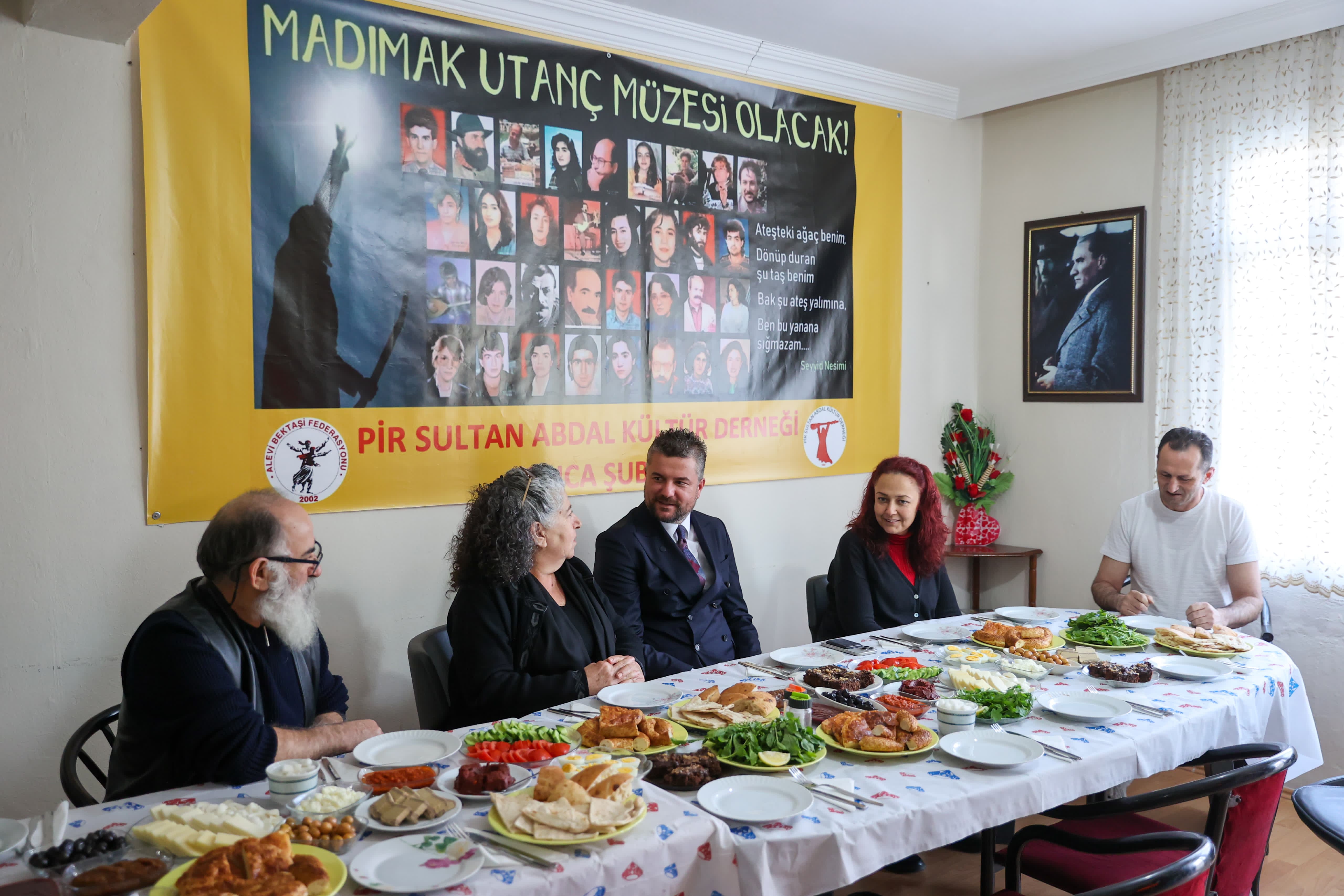 Başkan Görkem Duman’dan Pir Sultan Abdal Kültür Derneği’ne Ziyaret: “Her Zaman Gönül Birliğine Hazırız”