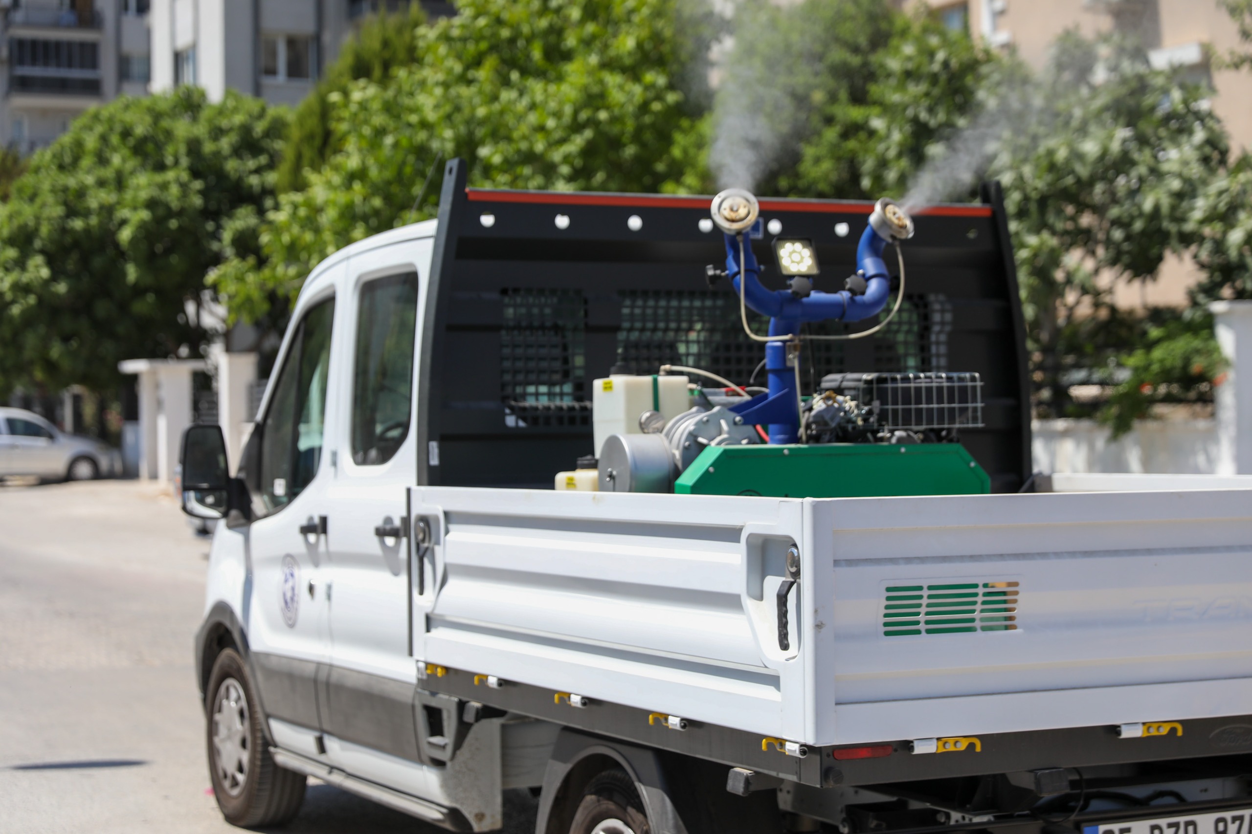 Buca’da ilaçlama son hızla devam ediyor