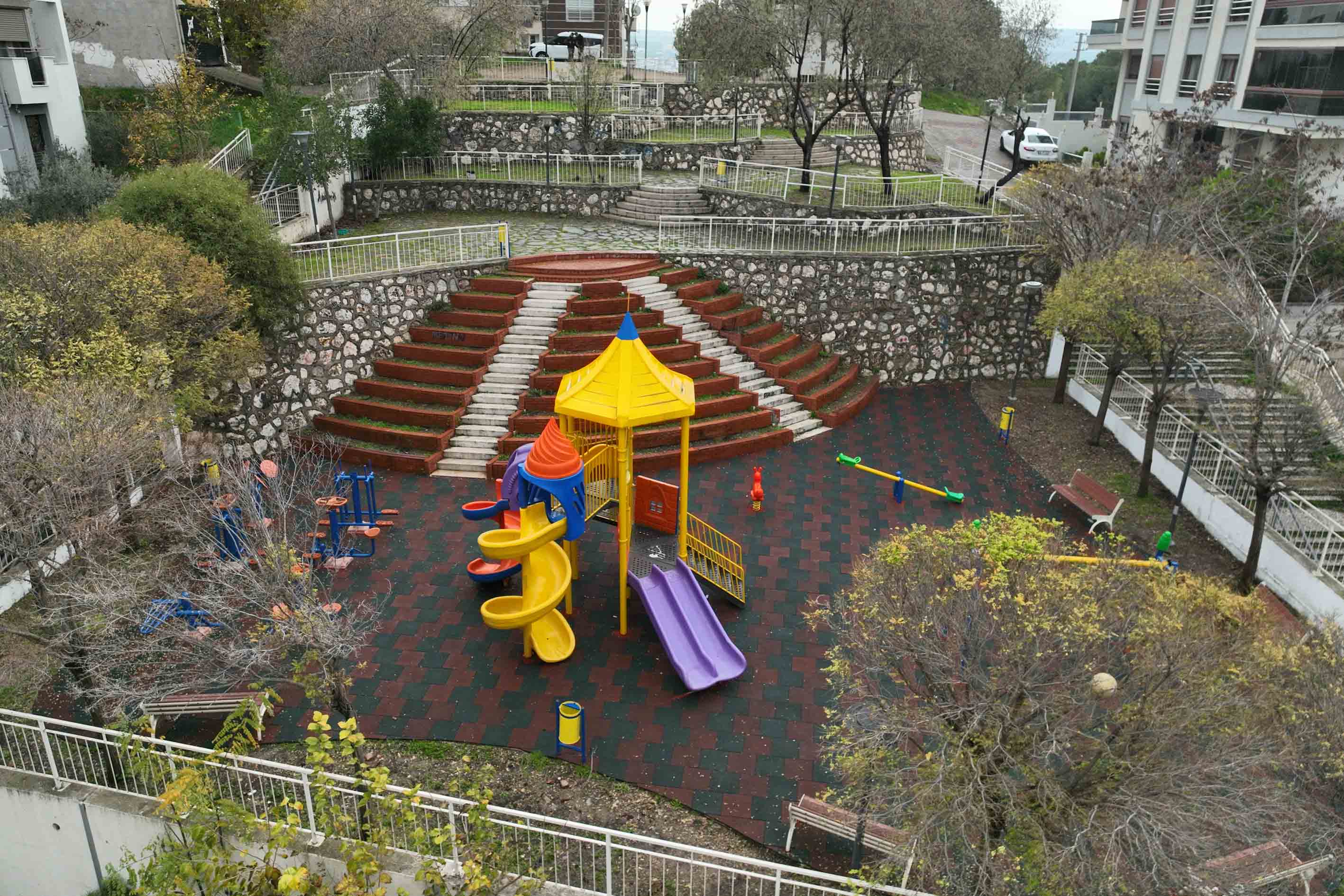 Buca’nın Merdivenli Park’ı Yenilendi