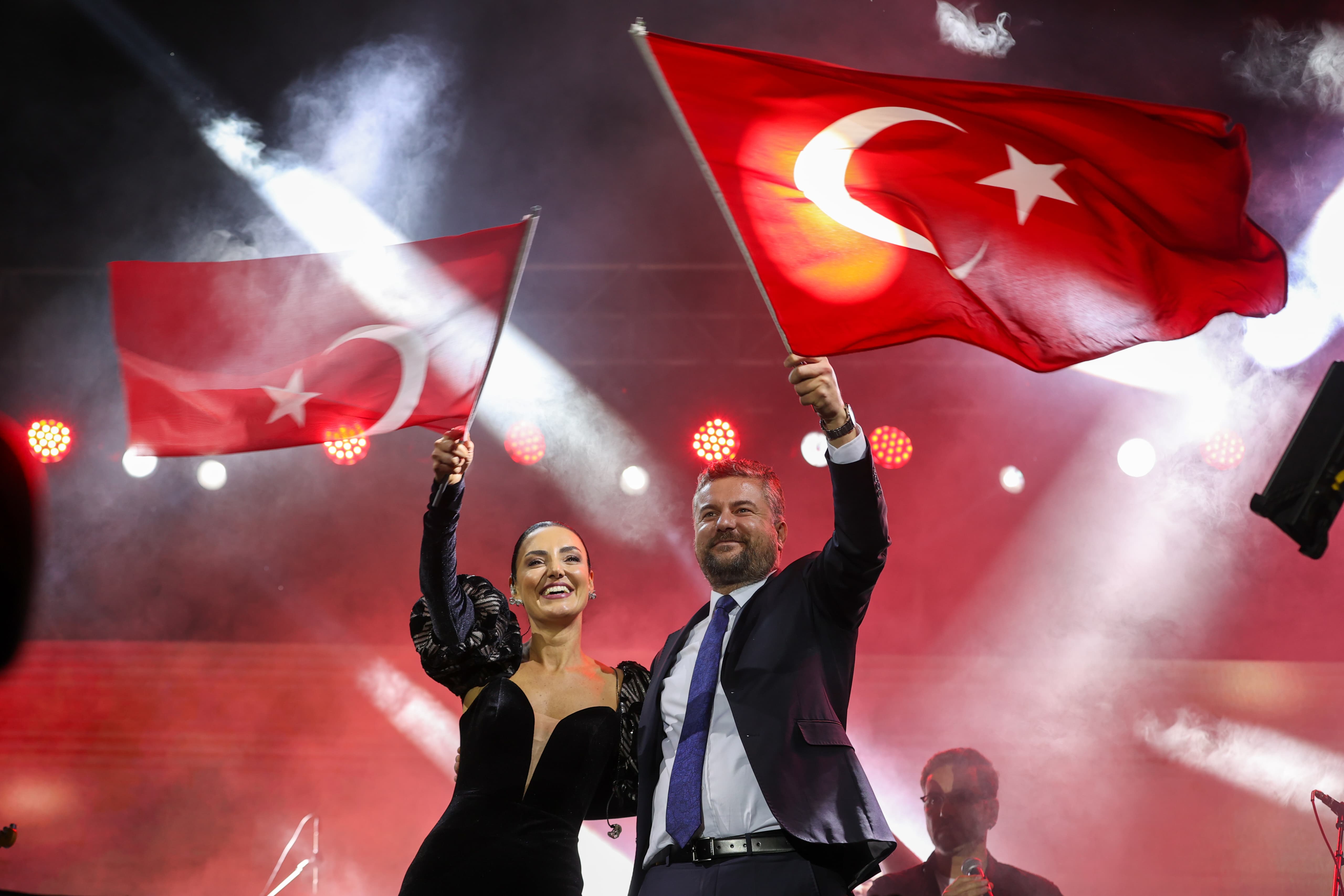 Buca’da Cumhuriyet coşkusu meydanlara sığmadı