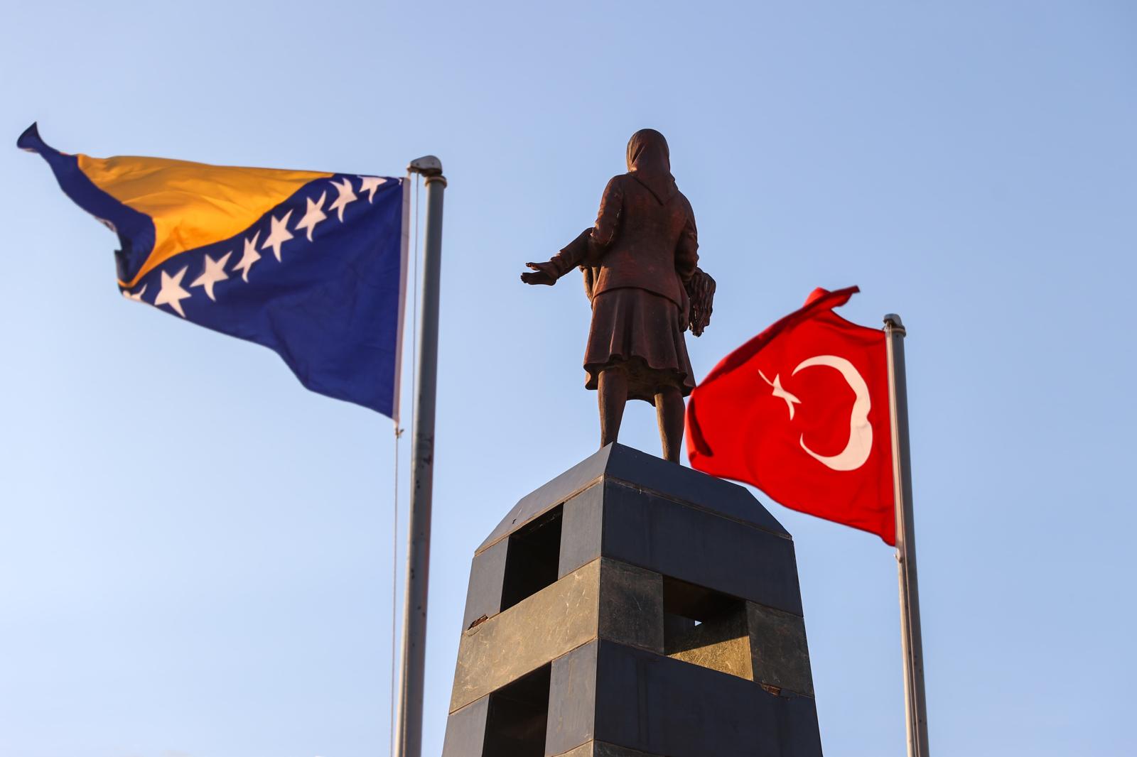 Buca’da Srebrenitsa için duygu dolu anma töreni