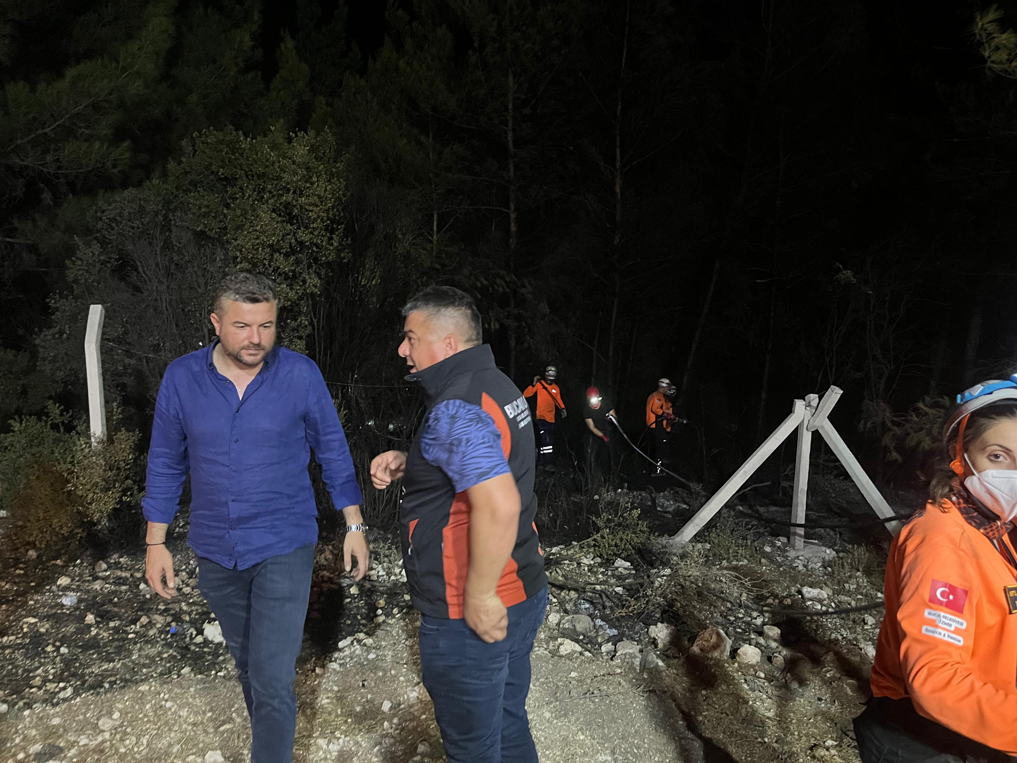Buca Belediyesi ekipleri Başkan Duman’ın yönetiminde sabaha kadar yangına müdahale etti