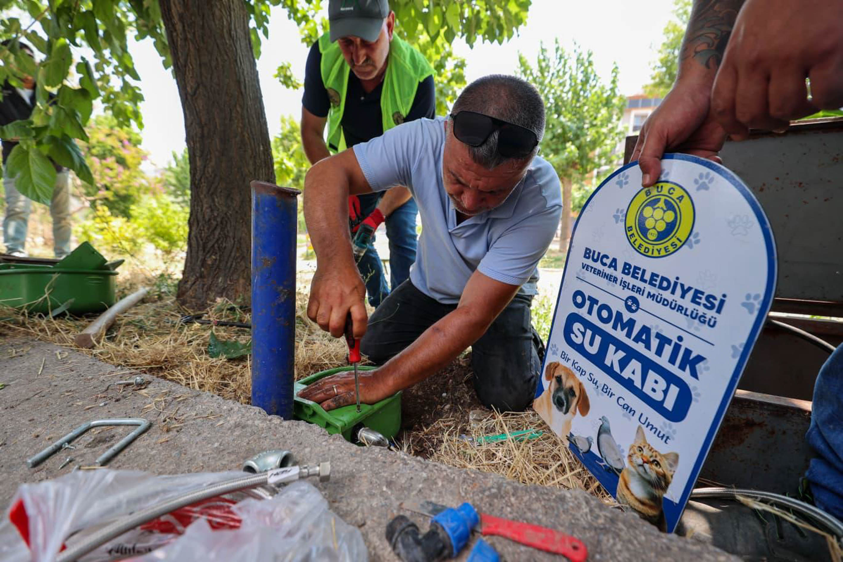Buca’da Parklara Otomatik Su Kapları Yerleştirildi