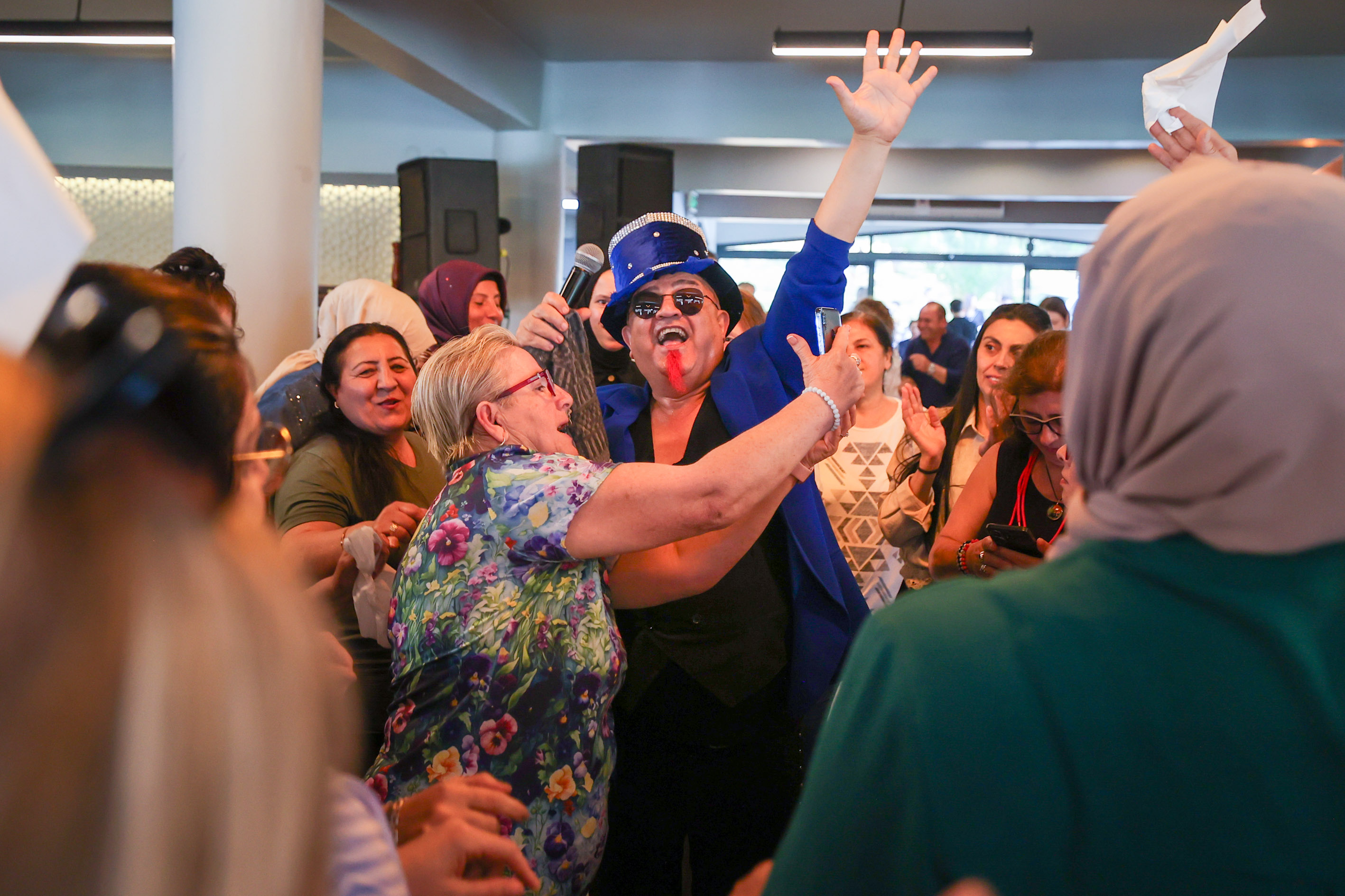 Buca’da Anneler Günü Coşkusu