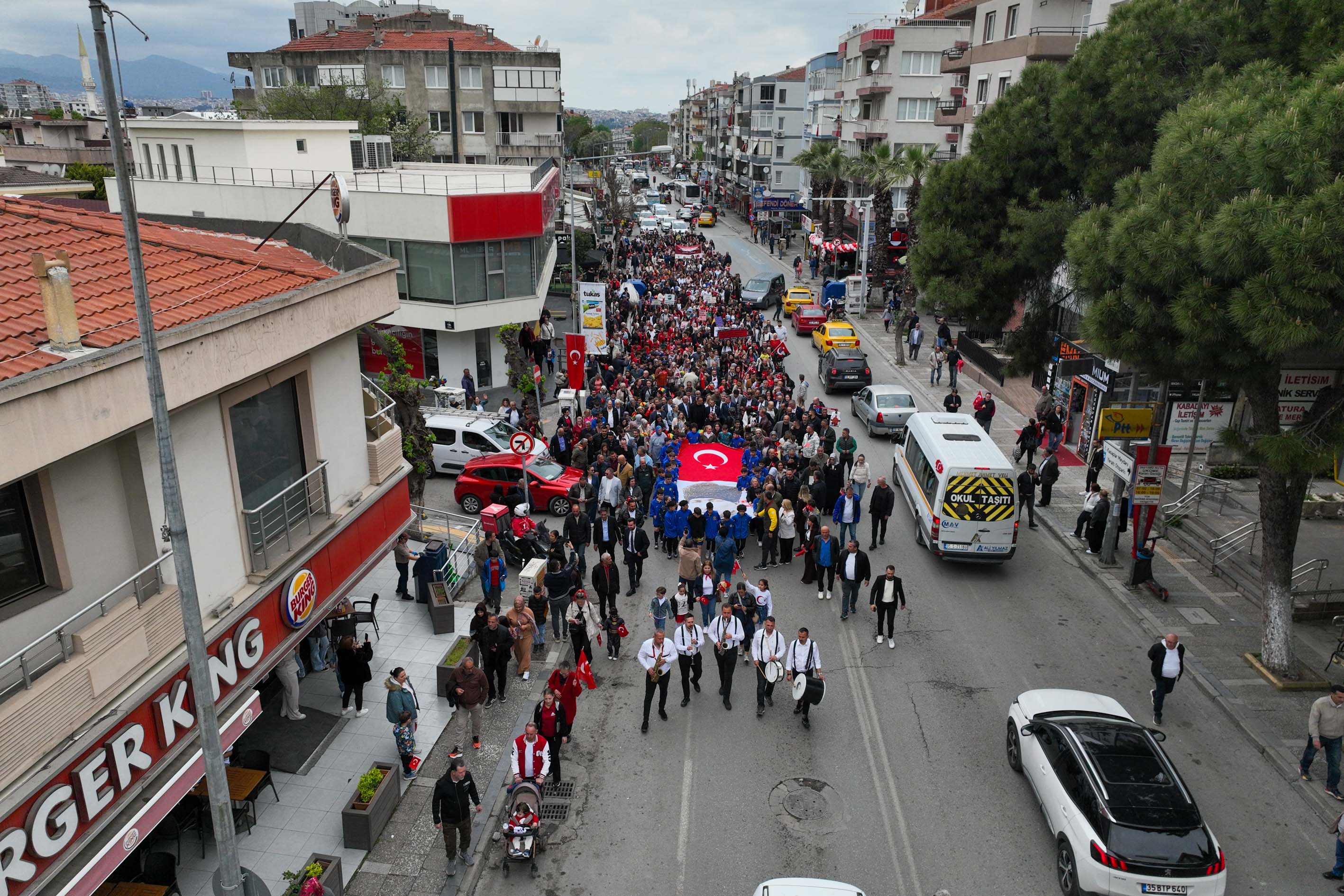 Buca'da 23 Nisan Coşkuyla Kutlandı