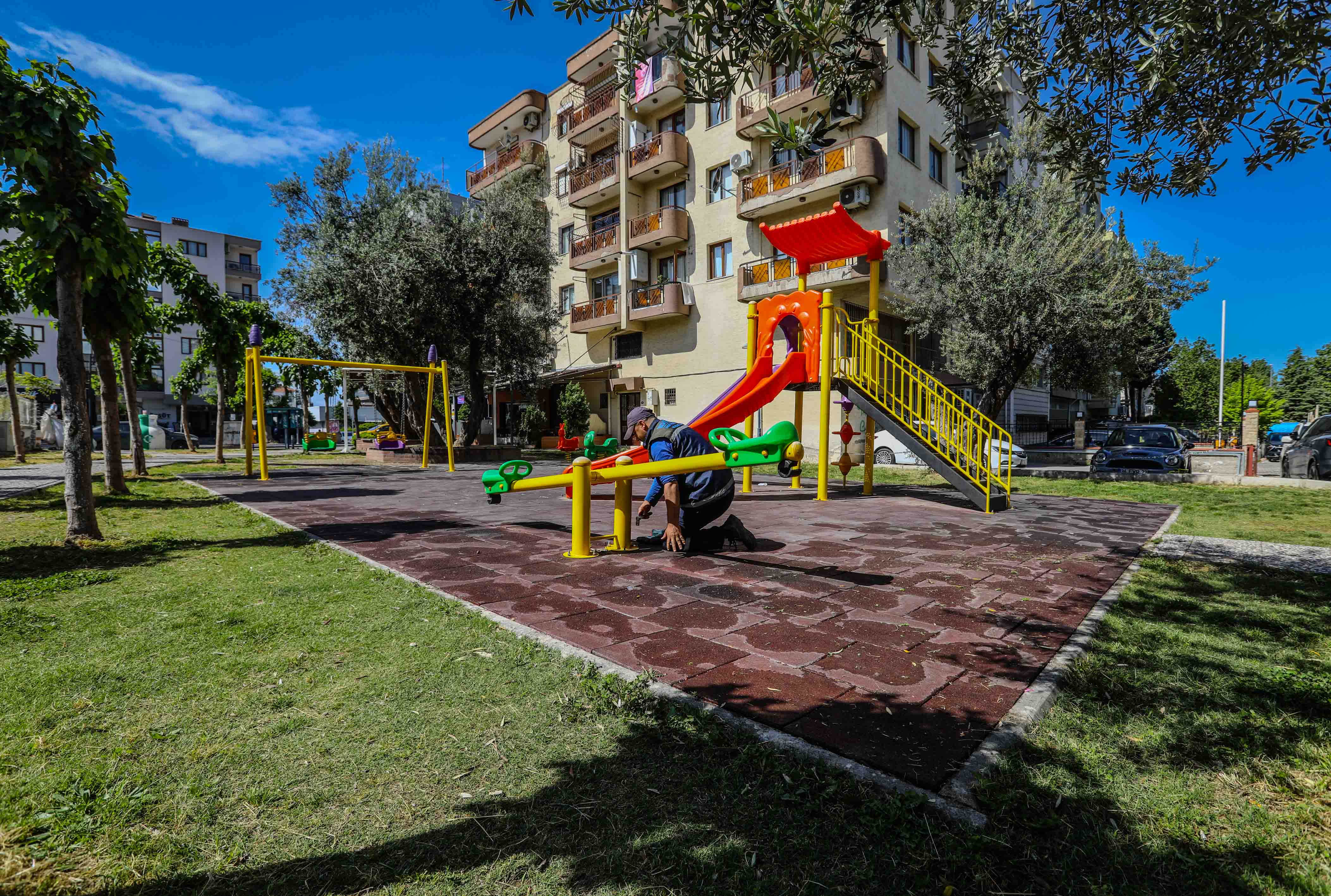 Buca’nın parklarında yaza hazırlık