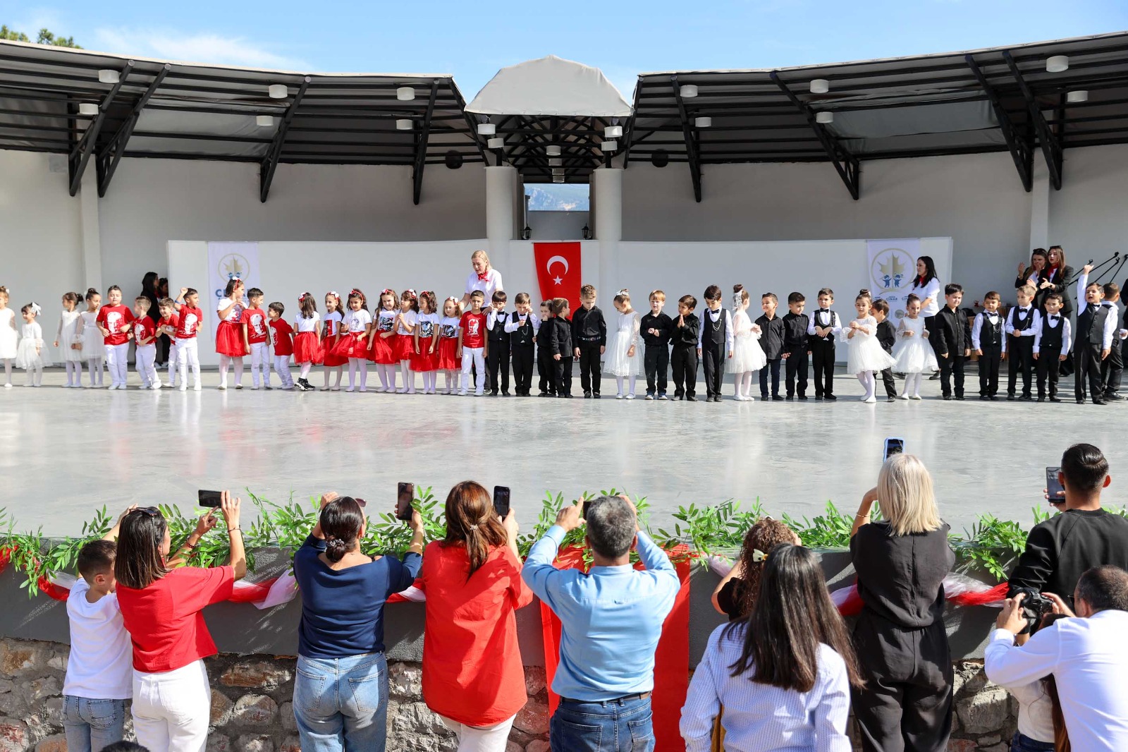 Bucalı Miniklerden Duygu Dolu Kutlama 